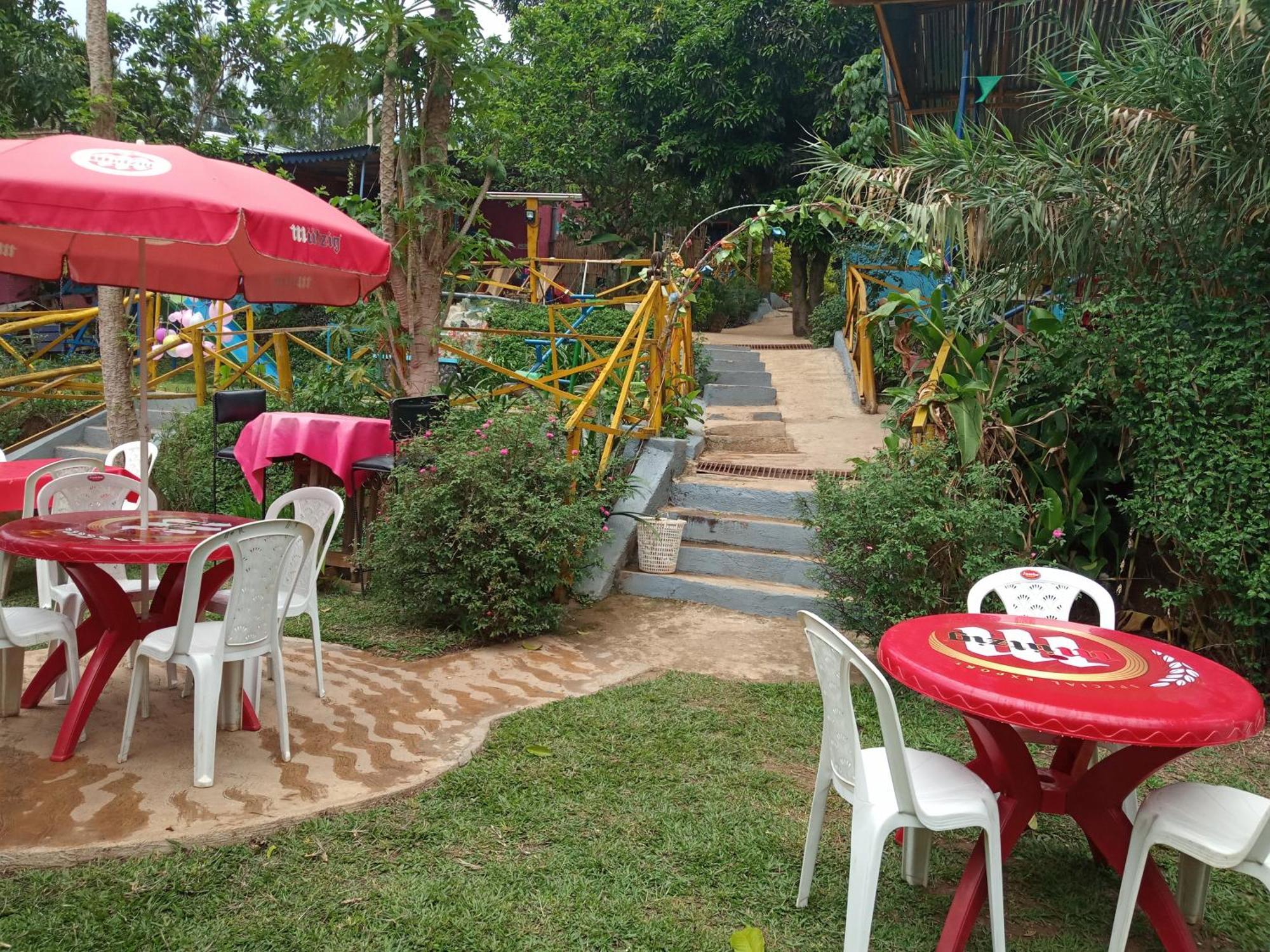Colours Club And Spa Kigali Exterior foto